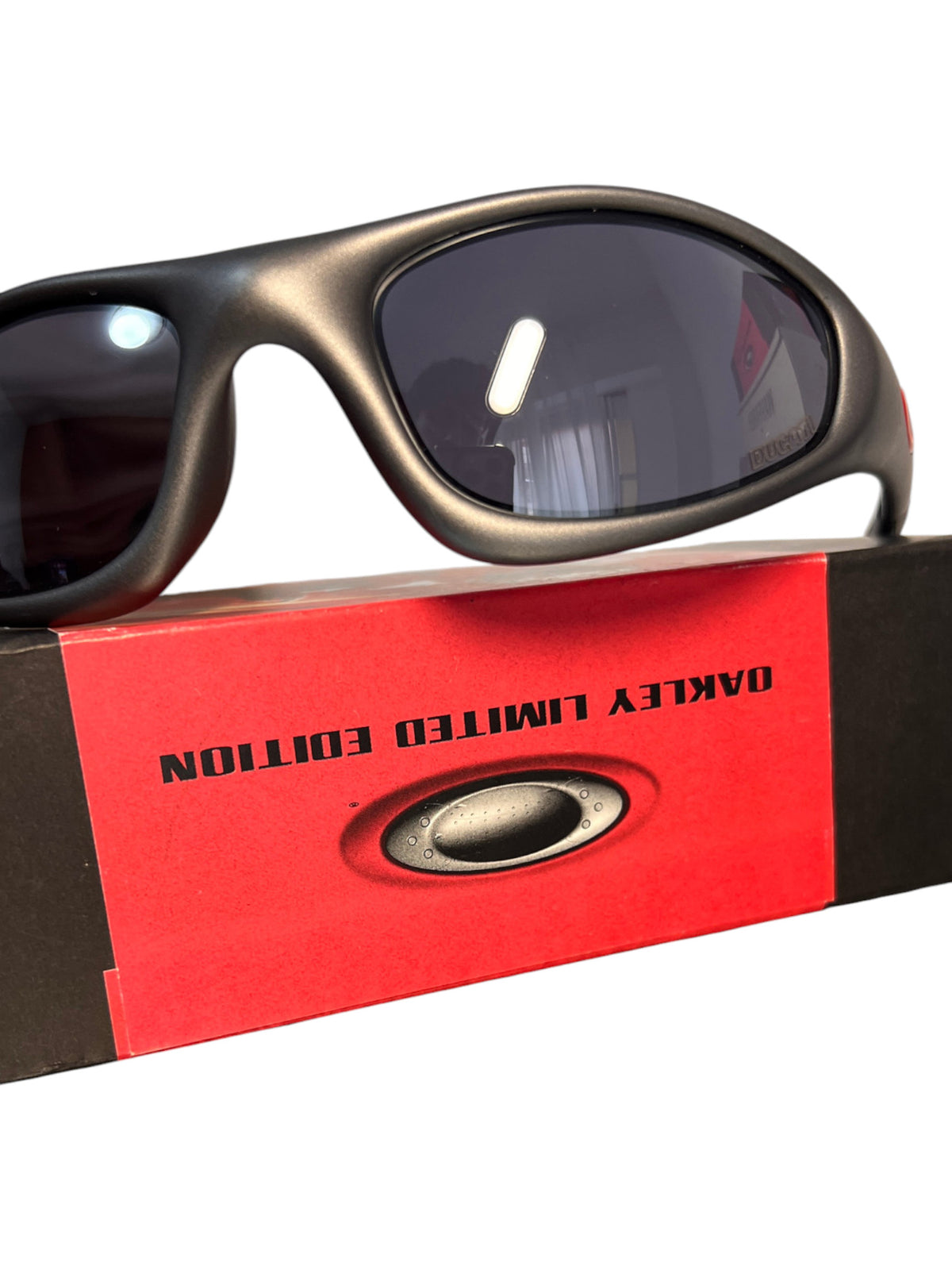 Oakley New Straight Jacket Ducati 12-637 STRAIGHT etching on louvred ear stem - photo 6 of 15