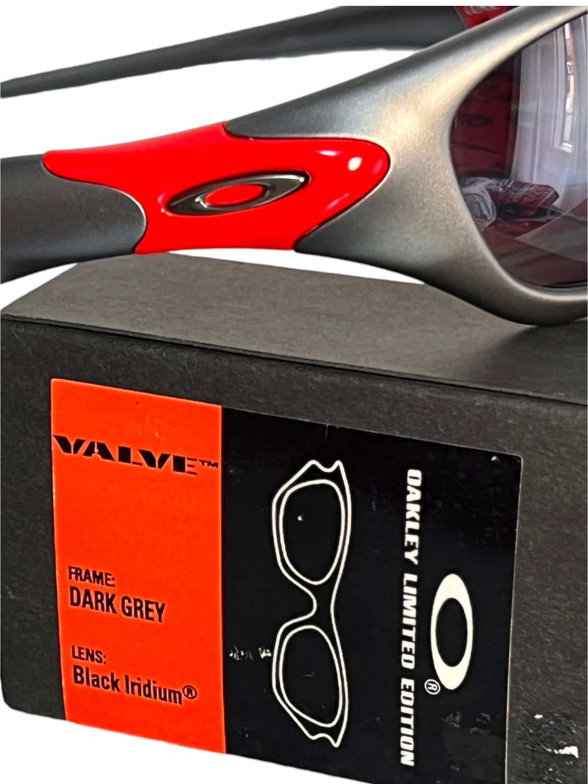 Oakley Valve Ducati 12-638 DUCATI etching across the frame front - photo 3 of 18