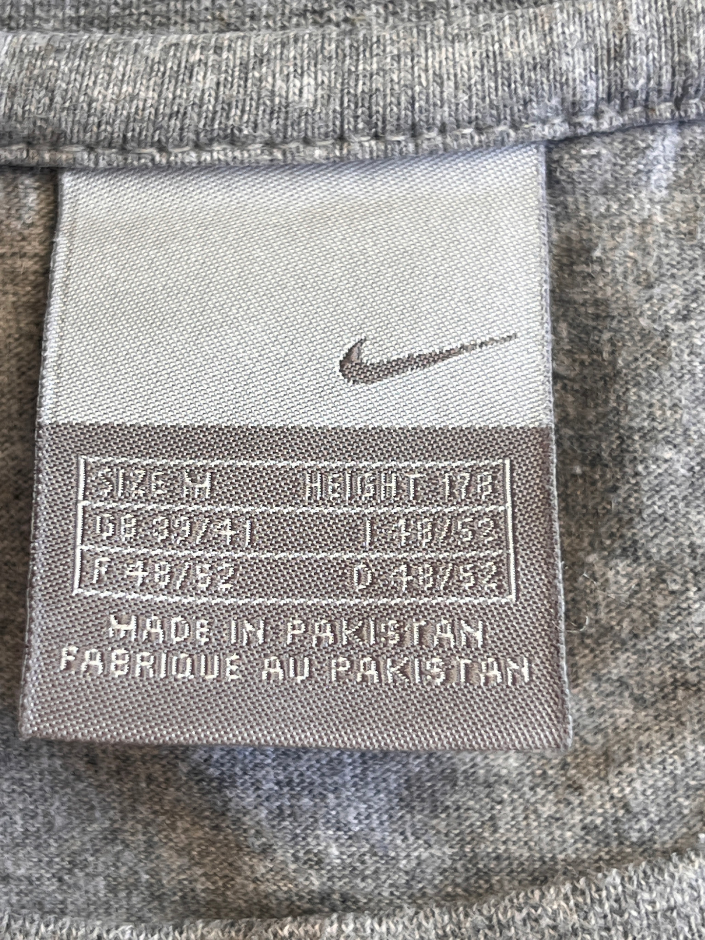 Nike Center Swoosh 2000's Vintage Grade Logo Center Gray T-shirt