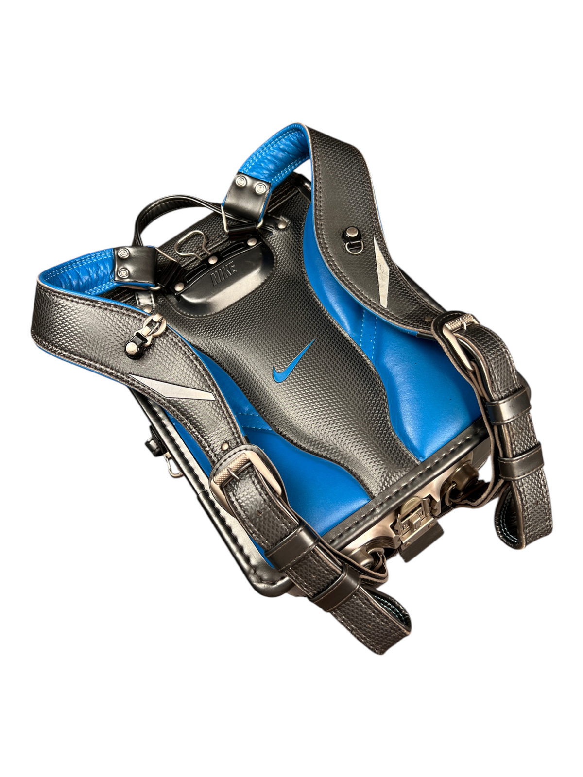 Nike Randoseru gunmetal and blue - three-quarter view of the blue-lined straps