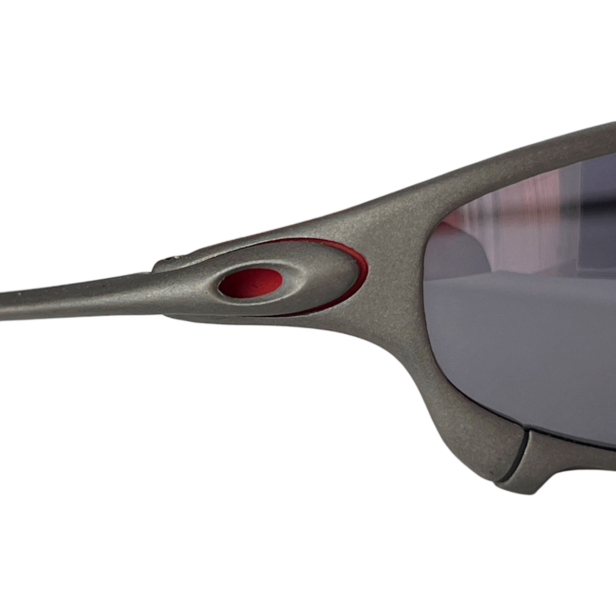Red Oakley icon on the X-Metal frame, left side