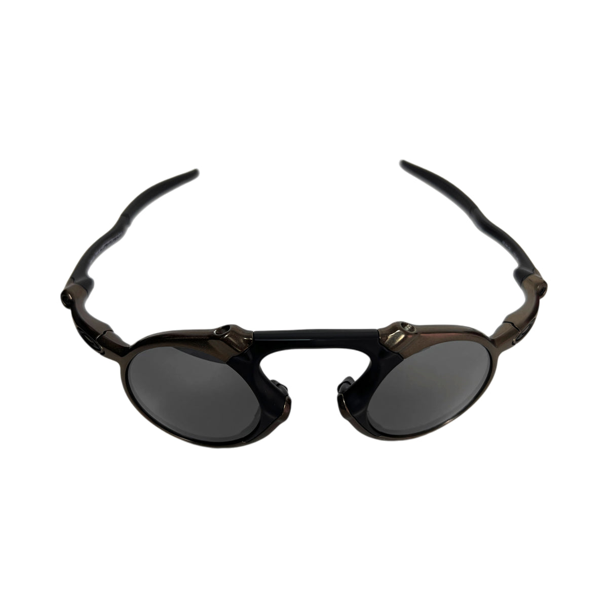 Front view of the Oakley Madman X-Metal with round black polarized lenses