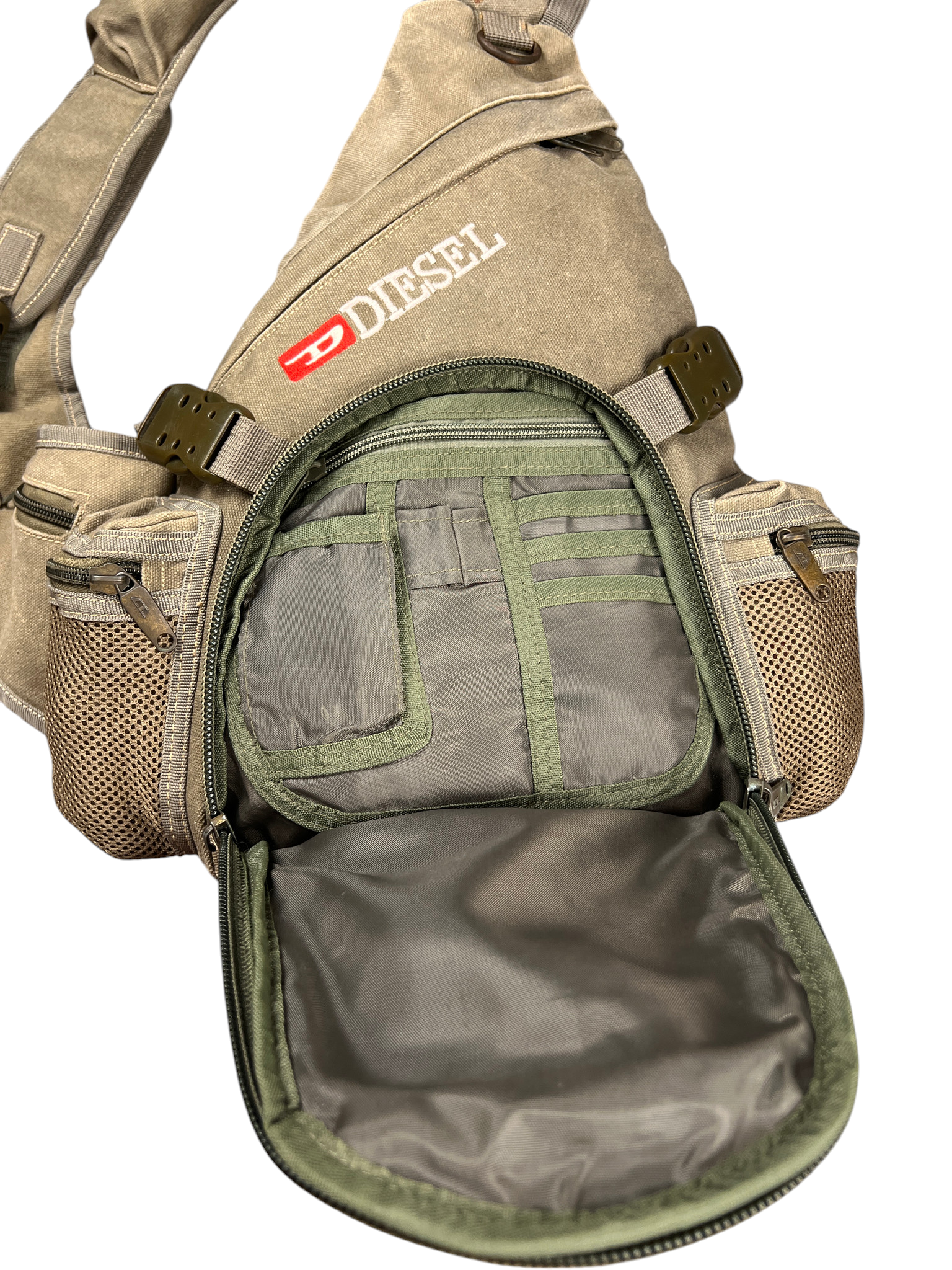Main compartment of the Diesel bag with its nylon card and pen organiser panel