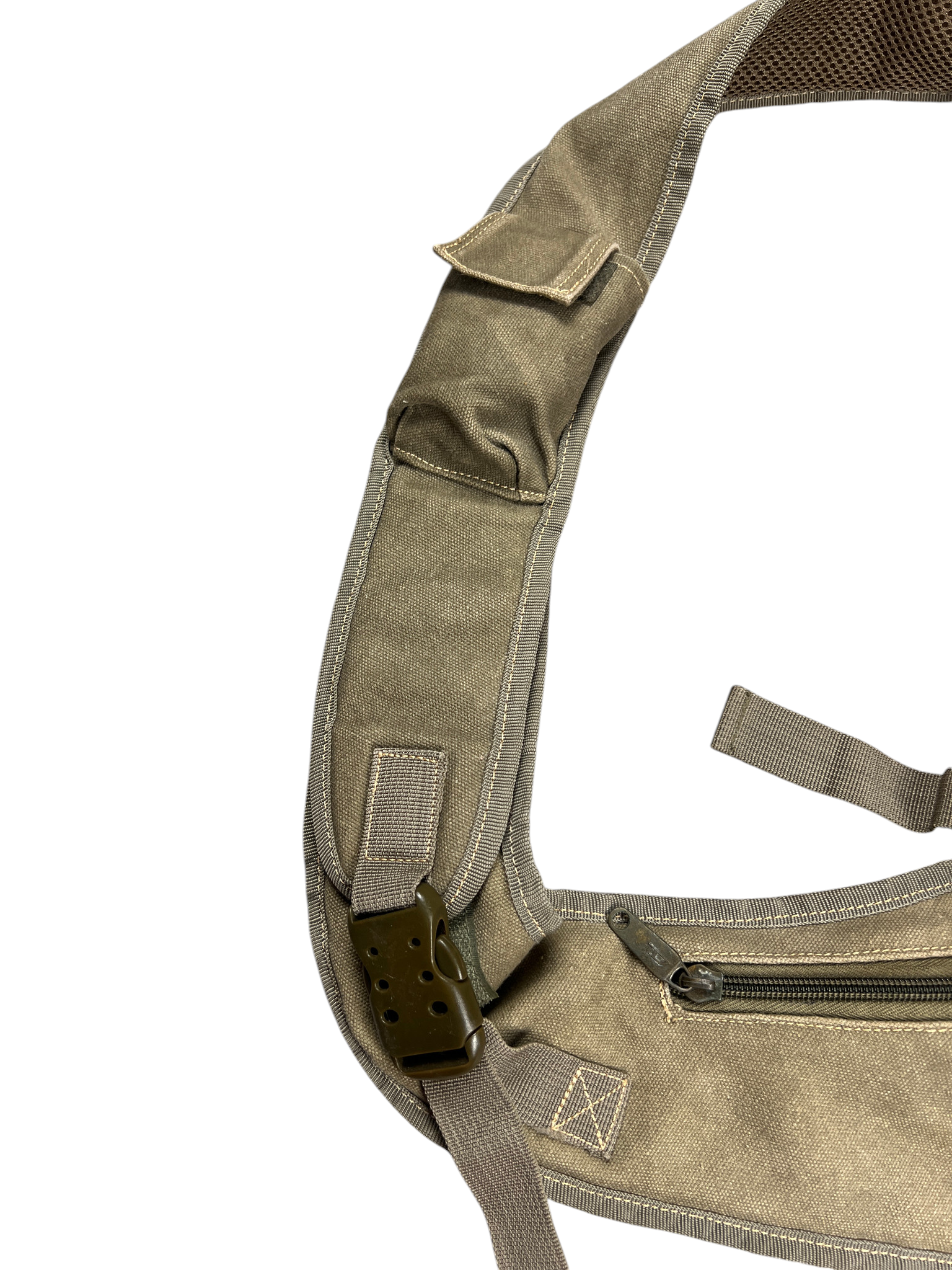 Padded shoulder harness of the Diesel Y2K tactical bag