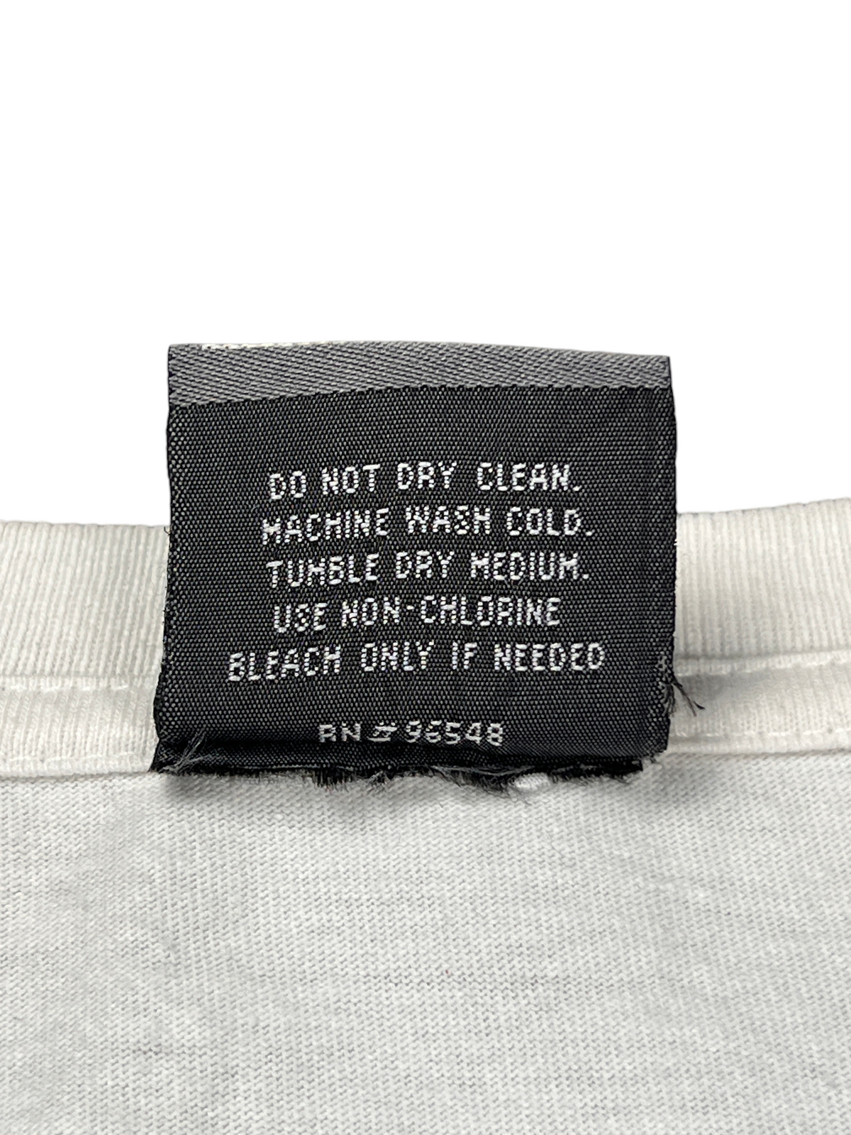 Care label of the vintage Oakley tee, RN 96548, machine wash cold