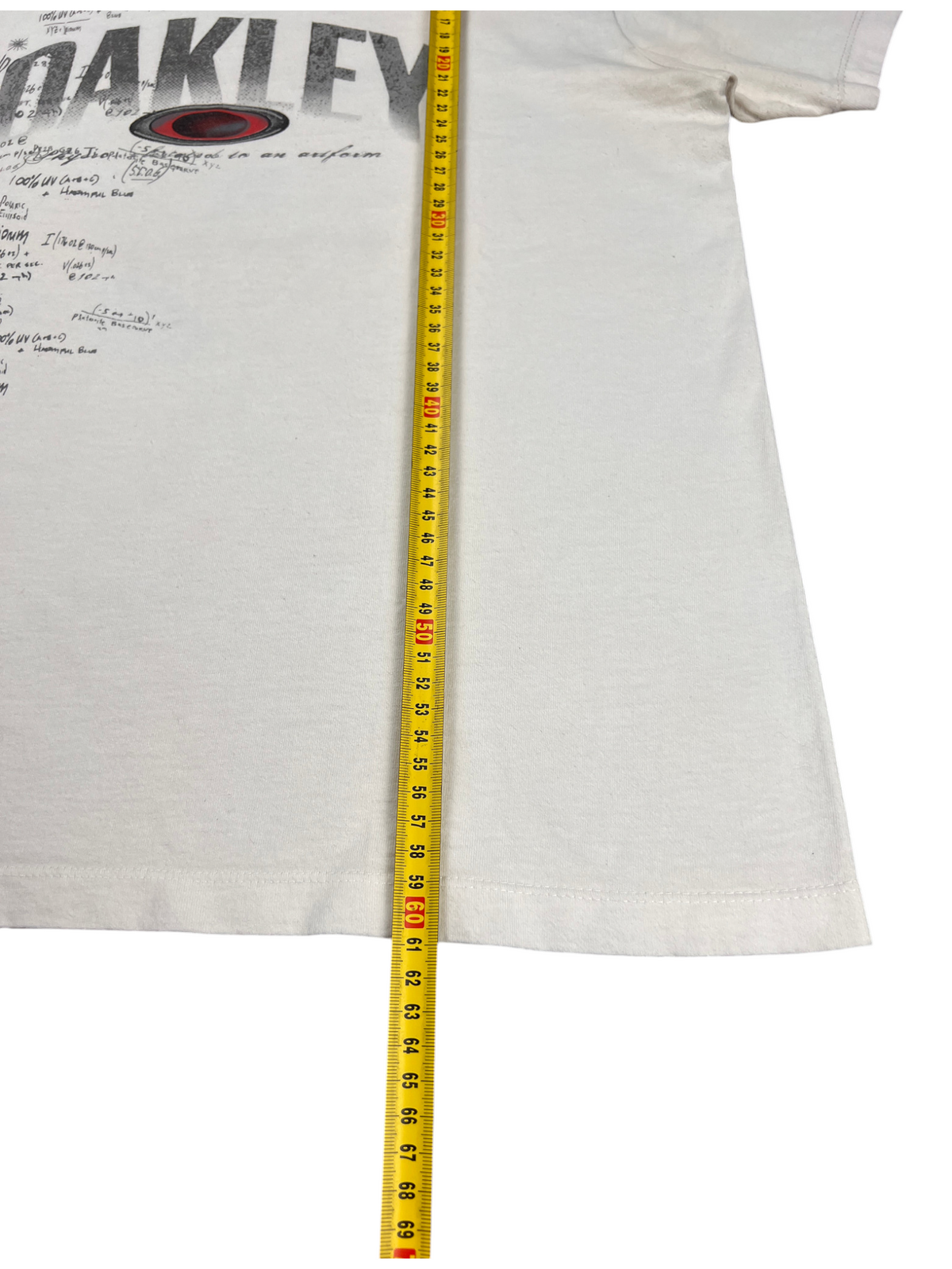 Body length of the Oakley Software tee measured with a tape, 60 cm