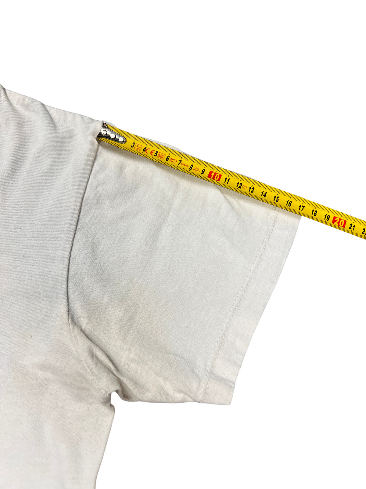 Sleeve length of the vintage Oakley tee measured with a tape, 20 cm
